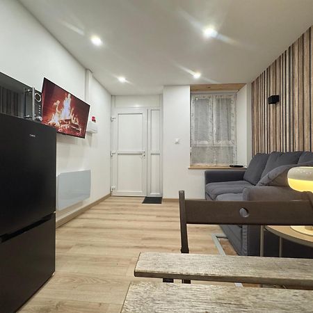 Studio Au Cloitres Mirecourt Extérieur photo